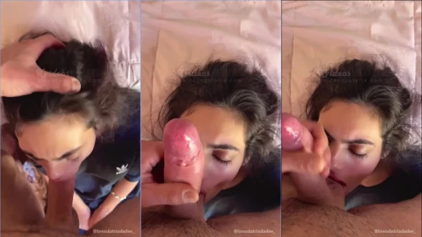 Brenda Trindade, a moreninha, levando uma “surpresinha” no rostinho depois de fazer um boquinha no pau