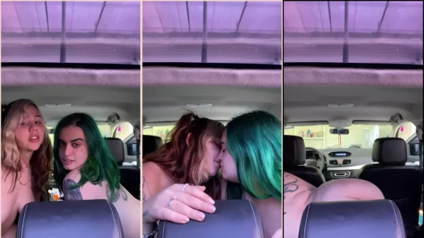 Kinechan safadinha dando um beijão na amiga gostosa