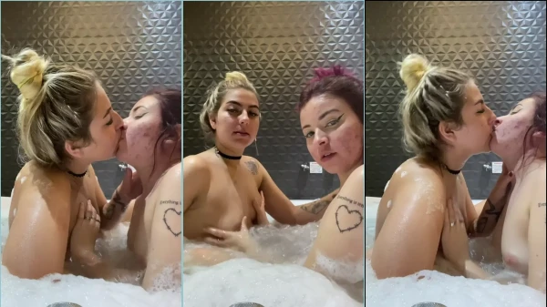 Vídeos da Angelica (@pangelicais) dando um beijão na amiga lésbica