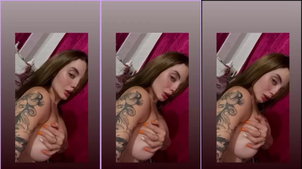 Abbie, uma gostosinha cheia de tatuagens, se exibindo toda maravilhosa