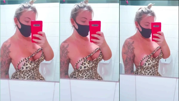 Aqueles peitos enormes da Bruna Jaqueline, a Barbie Maromba, tão à mostra