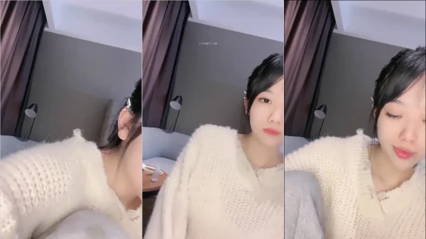 Confere a japonesa irresistível dando aquela provocada!