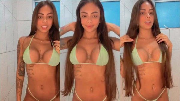 Menina linda e cheia de atitude dançando com paixão