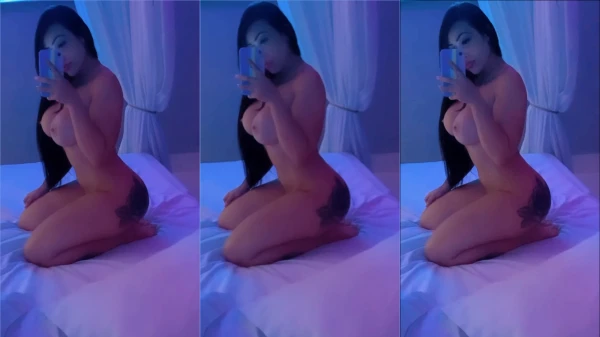 Bianccangel deitadinha sem roupa na cama