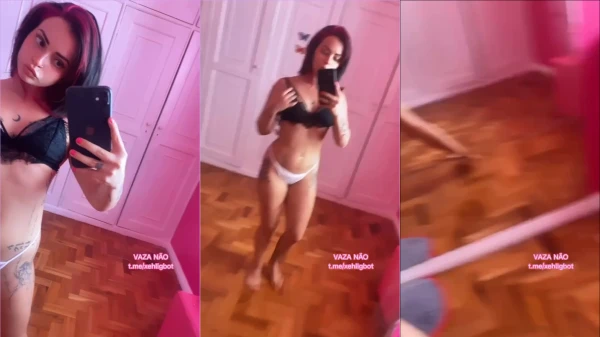 Rolou um vazamento da xehli se exibindo com os peitos na frente do espelho