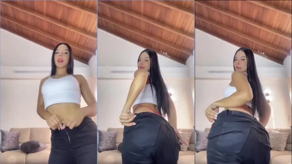 Zoey Rivera, essa delícia, mandando ver no strip!